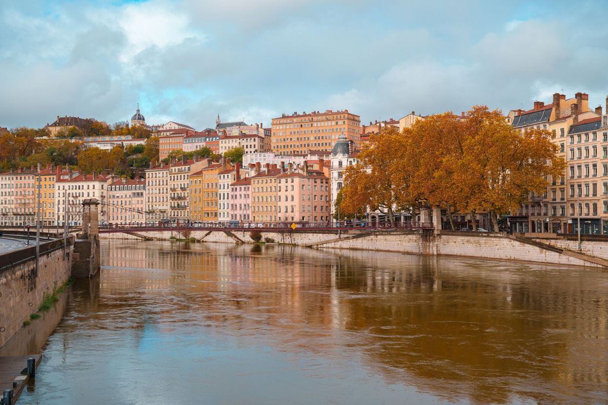 La Saône et ses quais à Lyon en automne